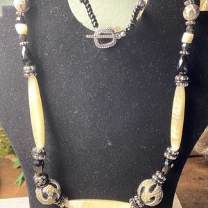 Ladies fashion necklace